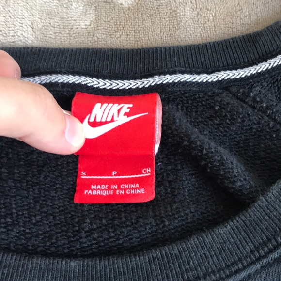 *SOLD* Nike Long Sleeve Black Shirt Size Small - Picture 3 of 3